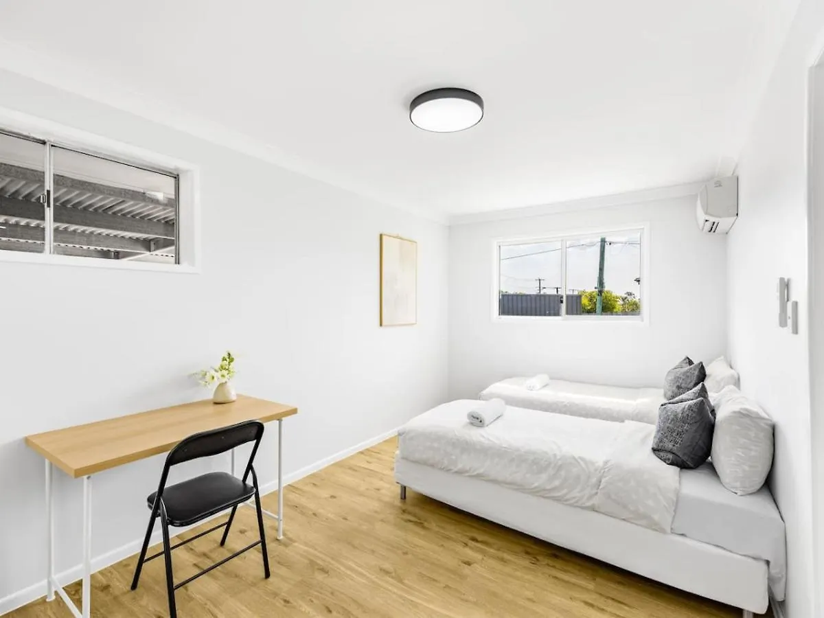 Central Sunnybank 4 Bedrooms Home, Family Friendly Brisbane 0*,  Australia